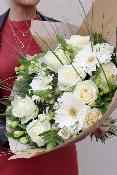MONTCHATON - Bouquet de fleurs blanches