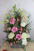 COMPOSITION DE GERBERAS ET FLEURS BLANCHES