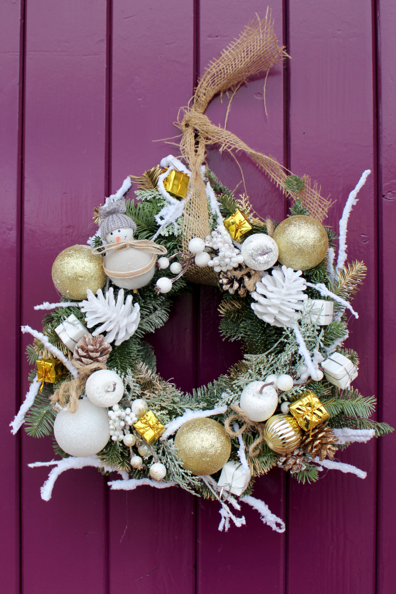 Couronne de Noël Blanche et Or - La Fontaine Fleurie