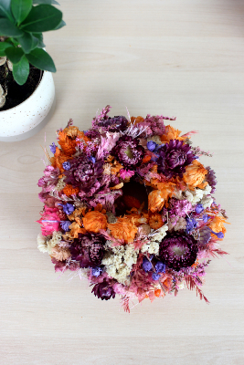 APOLLINE - Petite couronne de fleurs séchées colorée