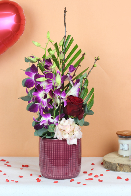 SAINT-VALENTIN - Composition de roses rouges, hortensia 