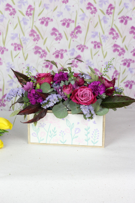 COMPOSITION DE FLEURS VIOLETTES