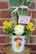 Fête des Grands-Mères -Composition de tulipes, jonquilles et rose