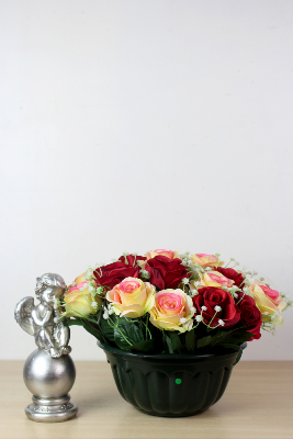 Fleurs artificielles pour cimetière - Coupe de roses et gypsophile