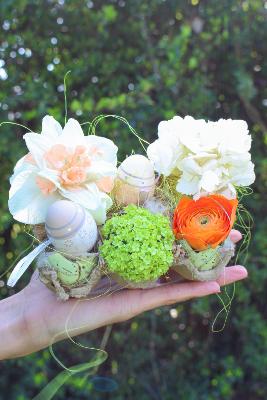 PÂQUES - Petite composition de fleurs