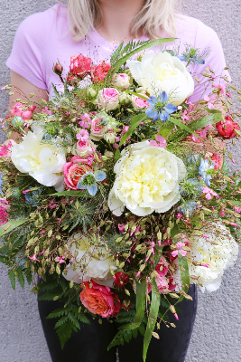 MONCHY-HUMIÈRES - Bouquet de fleurs de printemps