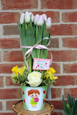 Fête des Grands-Mères -Composition de tulipes, jonquilles et rose