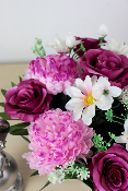Fleurs artificielles pour cimetière - Coupe de roses et pâquerettes