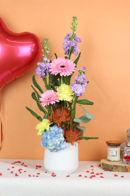 SAINT-VALENTIN - Composition de fleurs pastel