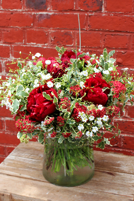 MILAN - Bouquet de pivoines rouges