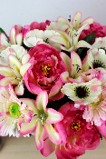 Fleurs artificielles pour cimetière - Coupe de pivoines, lys et gerberas