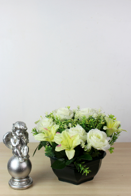 Fleurs artificielles pour cimetière - Coupe de roses et de lys