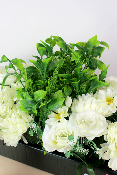 Fleurs artificielles pour cimetière - Jardinière de roses blanches et plante verte