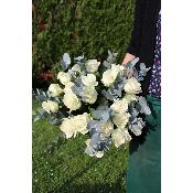 VERSAILLES - Bouquet de roses blanches