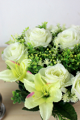 Fleurs artificielles pour cimetière - Coupe de roses et de lys
