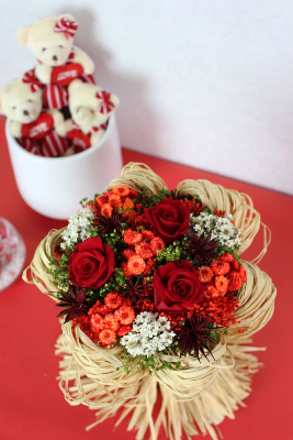 SAINT-VALENTIN - Bouquet de roses éternelles et fleurs séchées