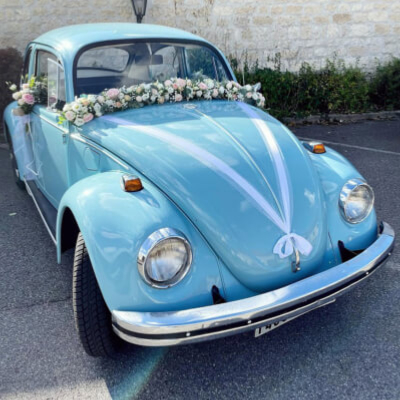 Voiture fleurie pour mariage