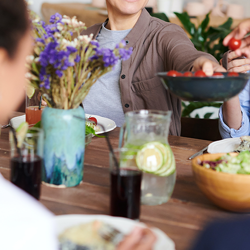 Fleurs repas entre amis